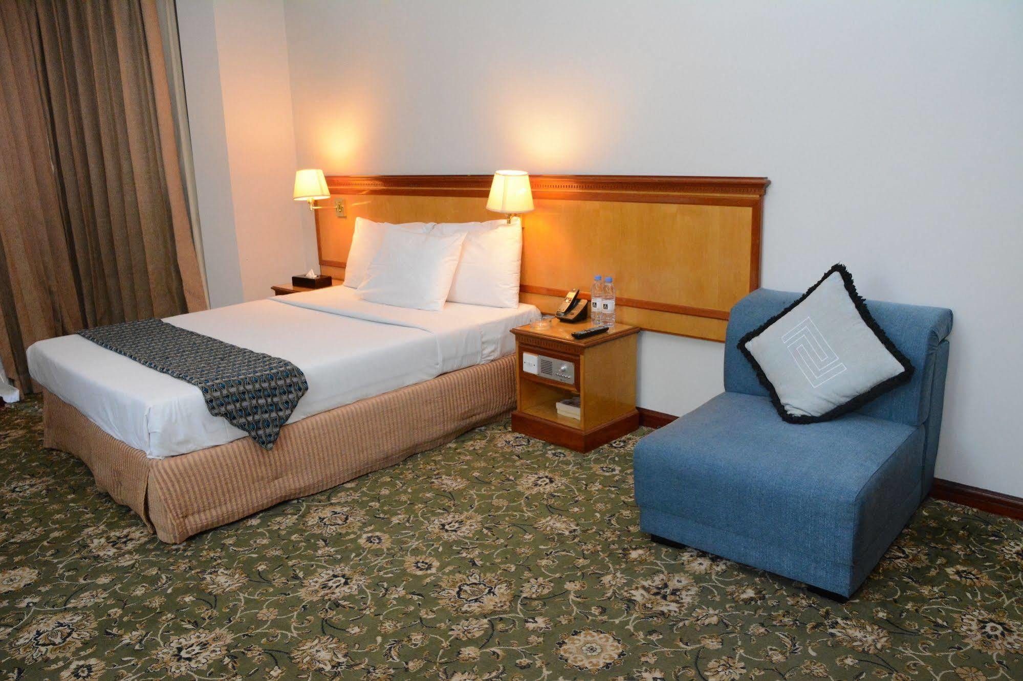 Phoenicia Hotel マナーマ エクステリア 写真