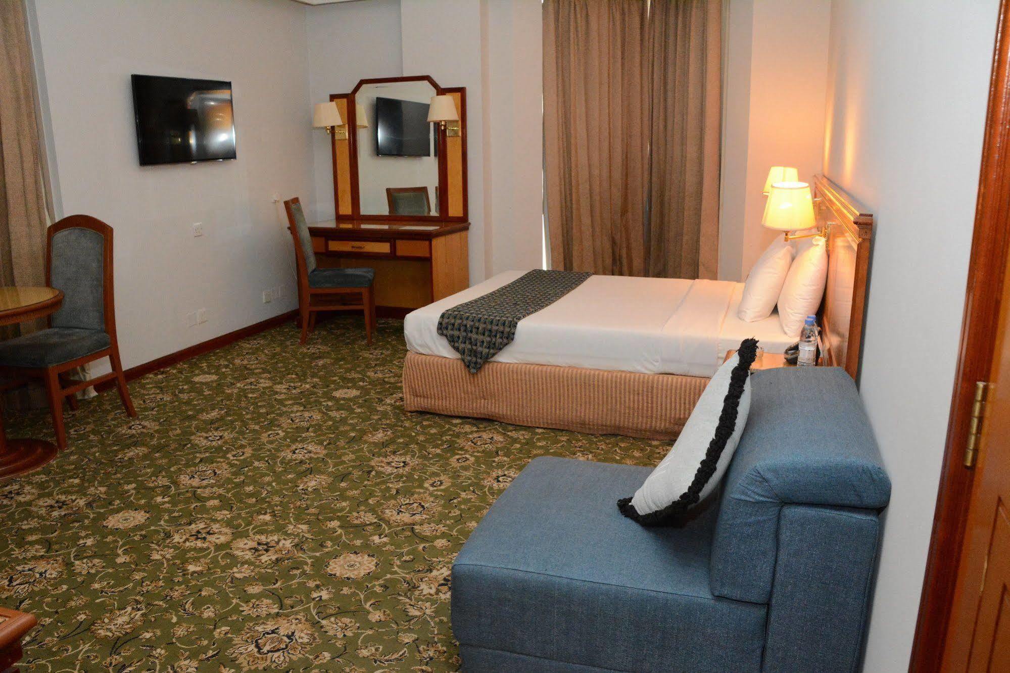 Phoenicia Hotel マナーマ エクステリア 写真